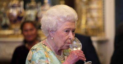 принц Уильям - Елизавета II - Кейт Миддлтон - Гарри Меган Маркл - принцесса Евгения - Стало известно, какой алкоголь любят Кейт Миддлтон и Елизавета II - focus.ua - Украина - Англия
