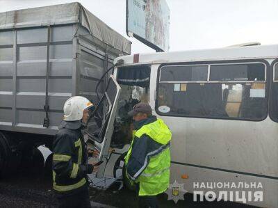 В Одессе маршрутка врезалась в грузовик: пострадали пассажиры - odessa-life.od.ua - Украина - Одесса - Одесская обл. - Черноморск