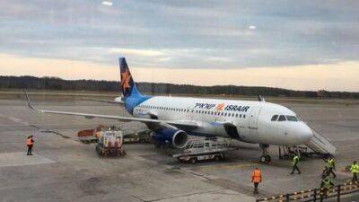 Тягач врезался в самолет в Бен-Гурионе: 160 пассажиров Israir через 12 часов отправили по домам - vesty.co.il - Израиль - Гана - Исландия - Рейкьявик