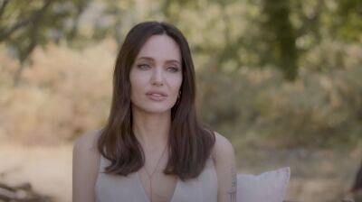 Анджелина Джоли - Page VI (Vi) - "Ты в порядке, мамочка?": Джоли призналась, как Питт избивал ее в самолете прямо перед детьми - politeka.net - Украина