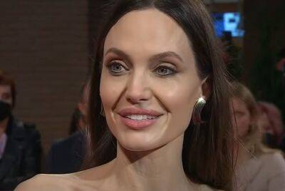 Анджелина Джоли - Джоли похвасталась, каким красивым и высоким молодым человеком стал ее родной сын: "Ноксу очень повезло!" - politeka.net - Украина