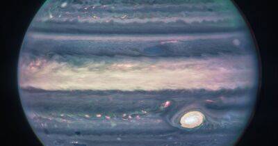 Сияние на полюсах Юпитера: NASA показало новые снимки, сделанные телескопом Джеймса Уэбба (фото) - focus.ua - Украина