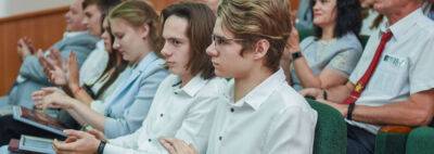 Петр Кириченко - 14 юных гомельчан получили благодарственные письма из рук мэра - newsgomel.by - Белоруссия - Гомель