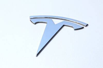 Tesla требует убрать с доступа видео, на котором ее электромобиль с бета-версией полного автопилота FSD сбивает манекенов в виде детей - itc.ua - Украина