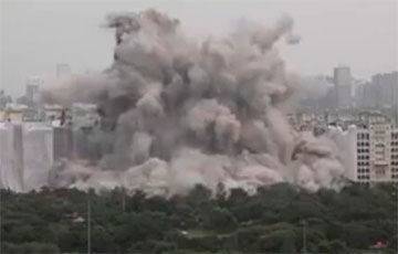 В Индии взорвали два стометровых небоскреба, построенные нелегально - charter97.org - Белоруссия - Индия - Нью-Дели - Юар