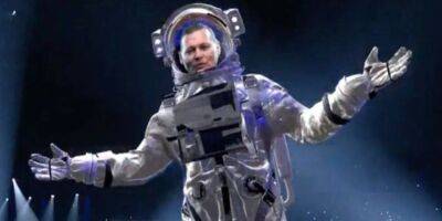 Джон Депп - Свифт Тейлор - «Мне нужна работа». Джонни Депп удивил появлением в образе лунного человека на MTV WMA 2022 - nv.ua - Украина