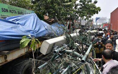 В Индонезии грузовик въехал в остановку возле школы: не менее 10 погибших - korrespondent.net - Украина - Индонезия - Джакарта