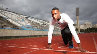 Родился в Израиле, получил гражданство в 16 лет: Африфа побил рекорд в беге на 200 м - vesty.co.il - Израиль - Конго