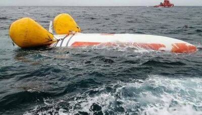 Французский моряк провел 16 часов под перевернутой лодкой у берегов Испании - unn.com.ua - Украина - Киев - Испания