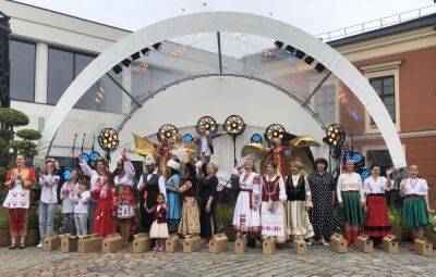 Литва - Яркий венок праздника в Клайпеде - obzor.lt - Литва