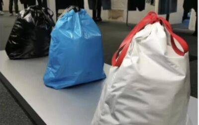 Демна Гвасалия - Balenciaga раскритиковали за продажу сумок за $1800 по типу мусорных мешков - korrespondent.net - Украина - Париж