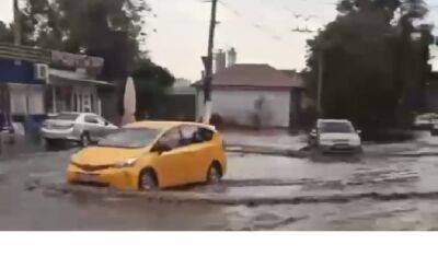 Летний дождь превратил некоторые одесские улицы в реки - odessa-life.od.ua - Украина - Одесса