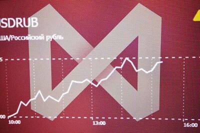 Мосбиржа: рубль снижается против доллара и прибавляет к евро на старте торгов в четверг - smartmoney.one - Москва
