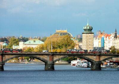 Ян Данек - Мужчина упал в реку с моста Палацкого в Праге - vinegret.cz - Чехия - Прага