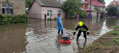Через сильну зливу вулиці Ужгорода пішли під воду - vchaspik.ua - Украина - місто Ужгород