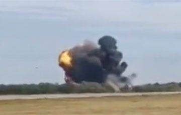 Падение и взрыв российского СУ-25 во время взлета в Крыму попали на видео - charter97.org - Крым - Белоруссия