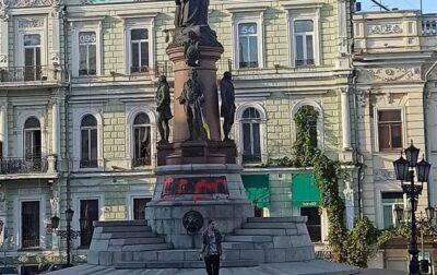Екатерина II - В Одессе снова облили краской памятник Екатерине II - korrespondent.net - Россия - Украина - Одесса