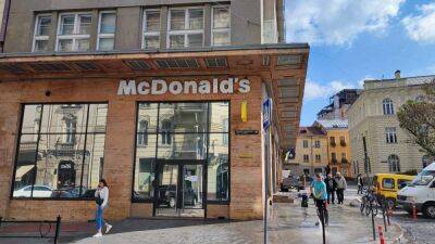 Дмитрий Кулеба - Теперь во Львове: работники McDonald's убирают заведение на фоне интригующих сообщений - 24tv.ua - Украина - Киев - Львов