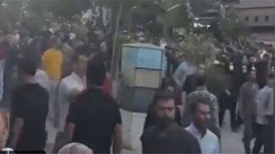 Амини Махсы - Иранцы протестуют после гибели 22-летней правозащитницы - svoboda.org - Иран - Тегеран - Курдистан