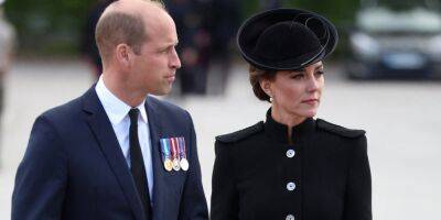 принц Уильям - Кейт Миддлтон - принц Джордж - покойная королева Елизавета II (Ii) - «Мощный сигнал». Королевские советники попросили принца Уильяма и Кейт Миддлтон взять с собой сына Джорджа на похороны Елизаветы II — СМИ - nv.ua - Украина