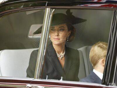 Елизавета II - принц Джордж - король Георг VI (Vi) - принц Луи - принцесса Шарлотта - Чарльз - Чарльз III (Iii) - Принцесса Уэльская прибыла на похороны Елизаветы II с девятилетним принцем Джорджем и семилетней принцессой Шарлоттой. Видео - gordonua.com - Украина - Англия - Лондон - Великобритания