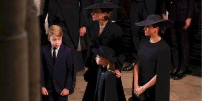 принц Уильям - Елизавета II - Кейт Миддлтон - принц Джордж - принц Эндрю - принц Луи - принцесса Шарлотта - В черном. Кейт Миддлтон и принц Уильям взяли на похороны Елизаветы II принца Джорджа и принцессу Шарлотту - nv.ua - Украина - Лондон