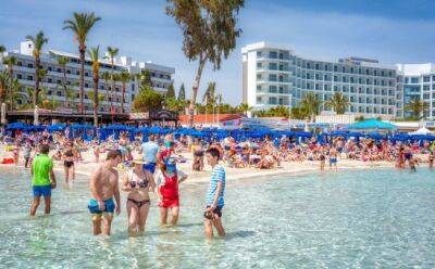 В августе Кипр принял почти полмиллиона туристов - vkcyprus.com - Англия - Израиль - Германия - Франция - Польша - Швеция - Кипр - Греция