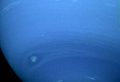 Джеймс Уэбб - James Webb - Джеймс Уэбб сделал самое четкое фото Нептуна и его колец — также в кадр попали 7 спутников планеты и неизвестные облака на Южном полюсе - itc.ua - Украина