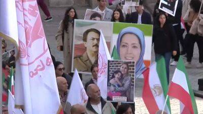 Амини Махсы - Протесты иранцев в европейских столицах - ru.euronews.com - Франция - Париж - Швеция - Иран - Тегеран - Стокгольм