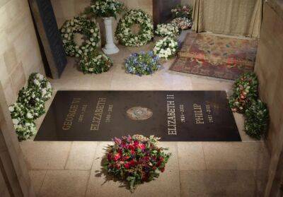 Елизавета II - Георг VI (Vi) - Дворец опубликовал первое фото надгробной плиты на могиле Елизаветы II - obzor.lt - Дворец