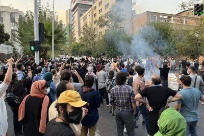 Амини Махсы - Десять дней протестов: Иран активизировал аресты активистов и журналистов - unn.com.ua - Украина - Киев - Вашингтон - Иран - Женева