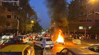 Амини Махсы - В Иране не стихает волна протестов - ru.euronews.com - Иран - Нью-Йорк - Буэнос-Айрес