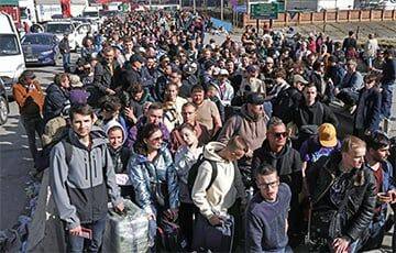 Как тысячи россиян уже неделю стоят в очередях на границе с Грузией в Верхнем Ларсе - charter97.org - Москва - Сочи - Грузия - Белоруссия - Владикавказ
