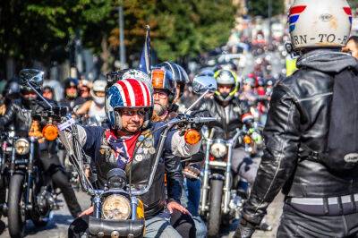 По улицам Праги проехали 1000 мотоциклов Harley-Davidson: видео - vinegret.cz - Чехия - Прага - Prague