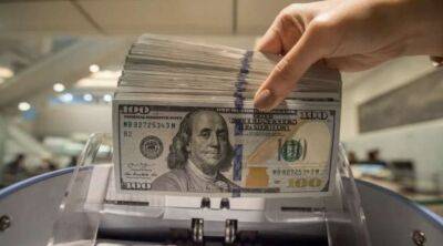 «ПриватБанк» перестав видавати у касах готівкові долари - lenta.ua - США - Украина - місто Одеса