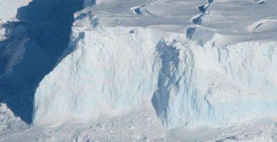 Антарктида - Вчені попередили, що льодовик Судного дня в Антарктиді тримається на волосині (Фото, Відео) - lenta.ua - Украина