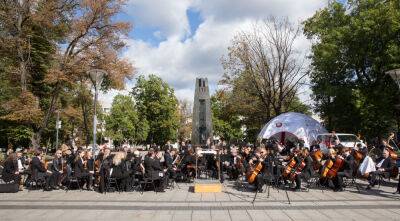 Государственный симфонический оркестр Литвы на площади презентовал новый сезон - obzor.lt - Литва - Вильнюс