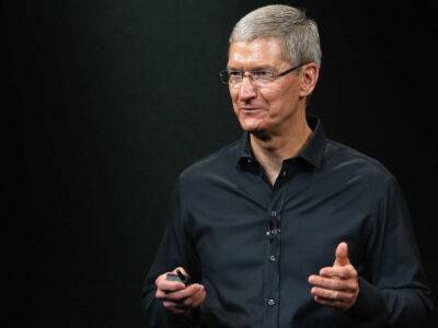 Тим Кук - Директору Apple Тиму Куку сократили годовую зарплату более чем на 40% - unn.com.ua - США - Украина - Киев