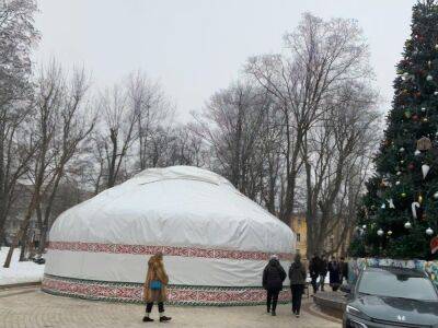 Тарас Шевченко - Айбек Смадияров - Казахстанская диаспора открыла "юрту несокрушимости" в Киеве и анонсировала установку еще четырех – в Одессе, Харькове, Львове и Черкасской области - gordonua.com - Россия - Украина - Киев - Киевская обл. - Казахстан - Львов - Одесса - Харьков - Хмельницкая обл. - Винницкая обл. - Черкасская обл. - Житомирская обл.