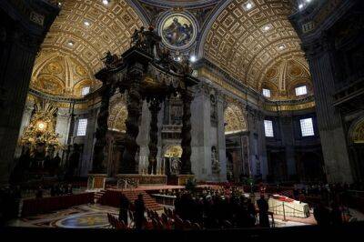 Бенедикт XVI (Xvi) - В Ватикане проходит церемония прощания с Папой Бенедиктом XVI - unn.com.ua - Украина - Киев - Италия - Германия - Франция - Ватикан - Ватикан