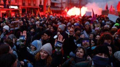 Эммануэль Макрон - Более миллиона французов вышли на марши против пенсионной реформы - koronavirus.center - Франция - Париж
