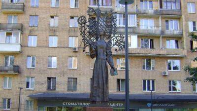 Тарас Шевченко - В Москве у памятника Лесе Украинке задержали протестующую - svoboda.org - Москва - Украина - Санкт-Петербург
