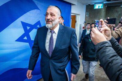 Арье Дери - Нетаниягу уволил Арье Дери с министерских постов - news.israelinfo.co.il - Израиль