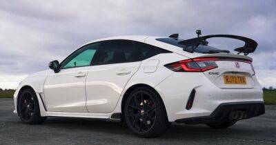 Заряженный Honda Civic бросил вызов полноприводным хэтчбекам на прямой (видео) - focus.ua - Украина