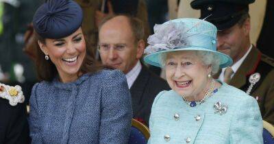 принц Уильям - Елизавета II - Кейт Миддлтон - Кейт Миддлтон перехватила модную фишку Елизаветы II - focus.ua - Украина - Ирландия - Ямайка