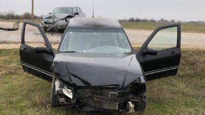 Два водителя и два пассажира пострадали в ДТП с двумя легковыми автомобилями в Крыму - usedcars.ru - Крым - район Нижнегорский