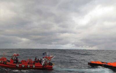 Возле берегов Японии затонуло судно с людьми - Bloomberg - korrespondent.net - Китай - Украина - Гонконг - Япония - Бирма - Греция - шт. Мичиган - Судно