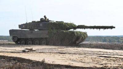 Олаф Шольц - Штеффен Хебештрайт - Германия подтвердила, что даст Украине 14 танков Leopard 2 и разрешит их реэкспорт из других стран - fokus-vnimaniya.com - Россия - Украина - Киев - Германия - Берлин