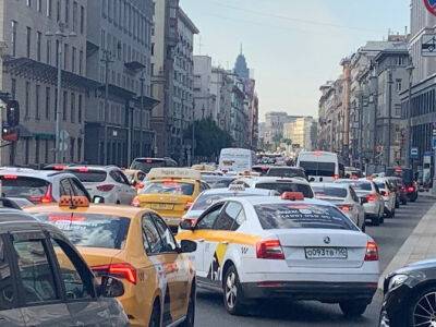Илья Зотов - «Яндекс» запустил услуги лизинга для таксопарков - autostat.ru - Москва - Санкт-Петербург - Нижний Новгород