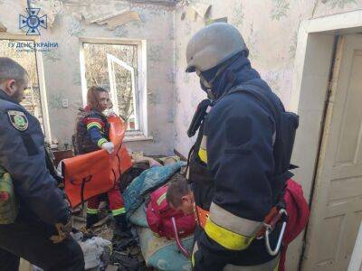На Харьковщине спасатели вытащили женщину с инвалидностью из разрушенного дома - objectiv.tv - район Харьковский